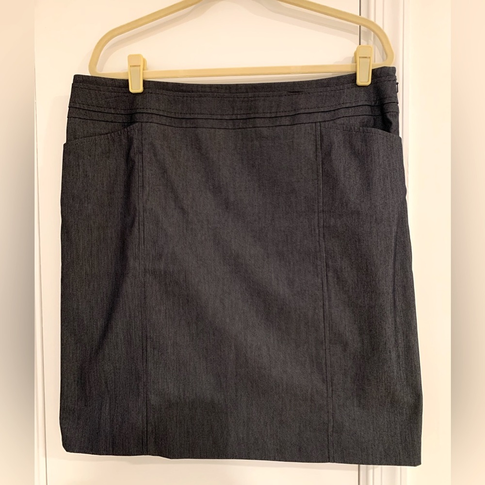 Halogen black/gray pinstripe skirt size 16